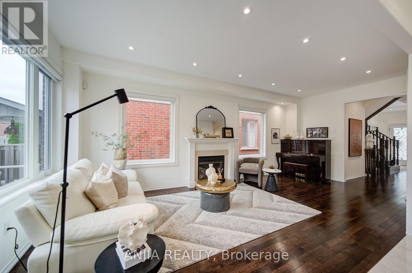106 VERA LYNN CRESCENT - 10