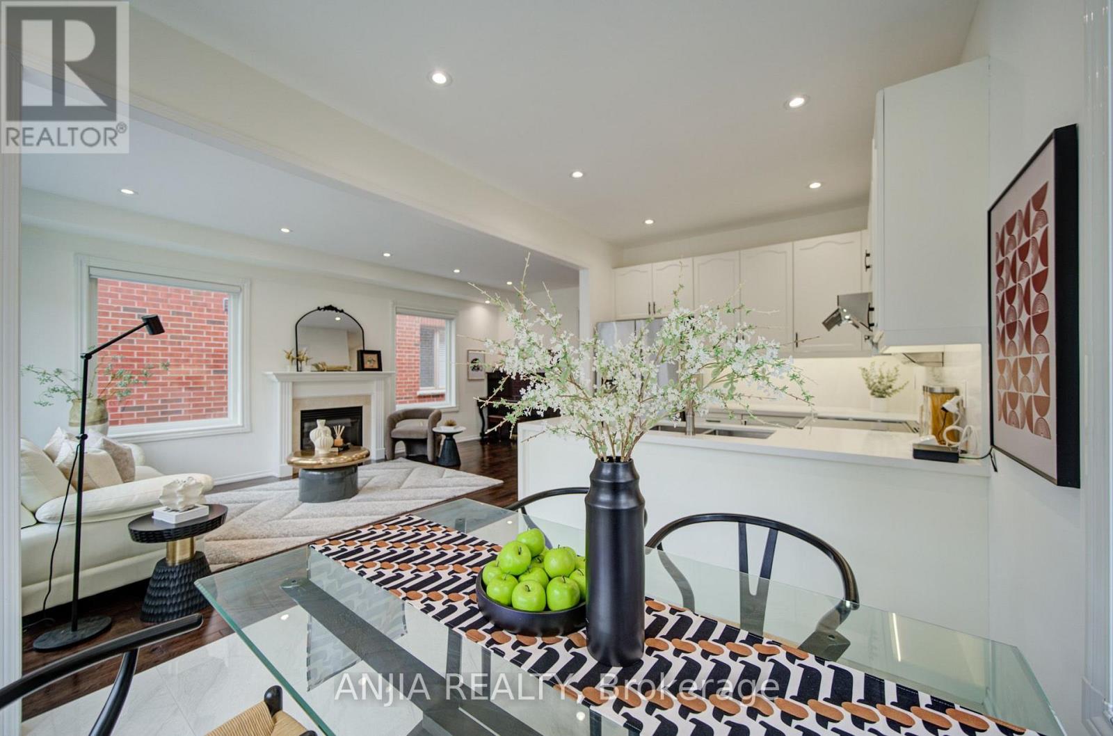 106 VERA LYNN CRESCENT - 13
