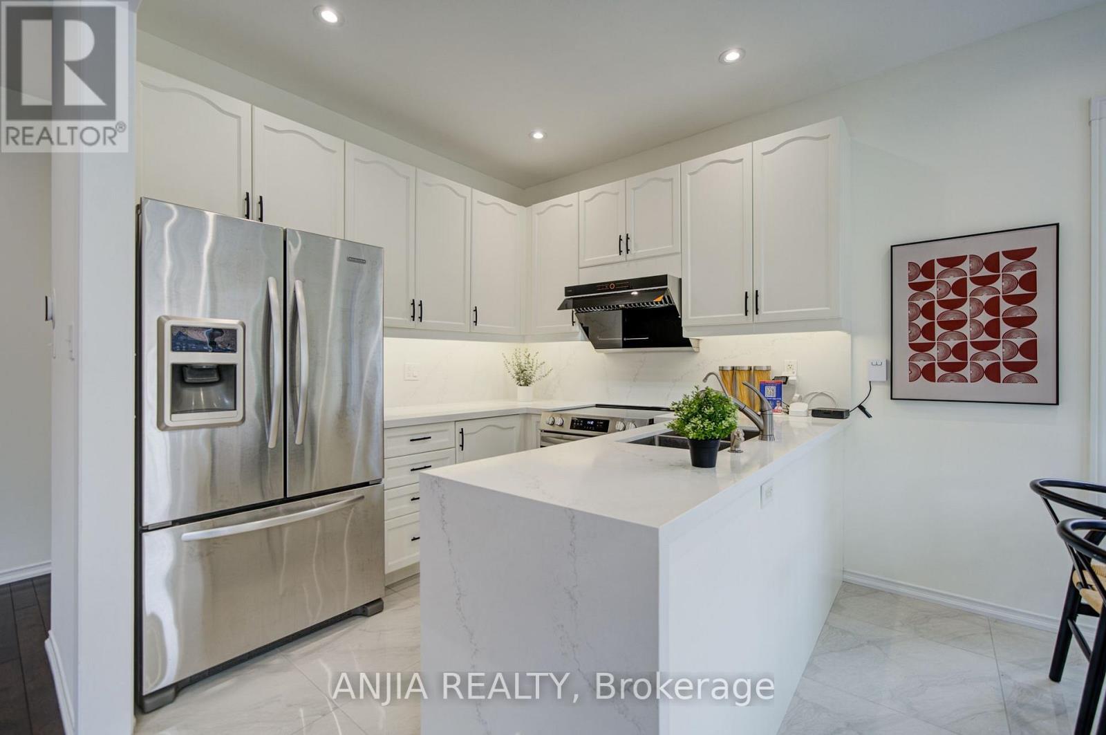 106 VERA LYNN CRESCENT - 14