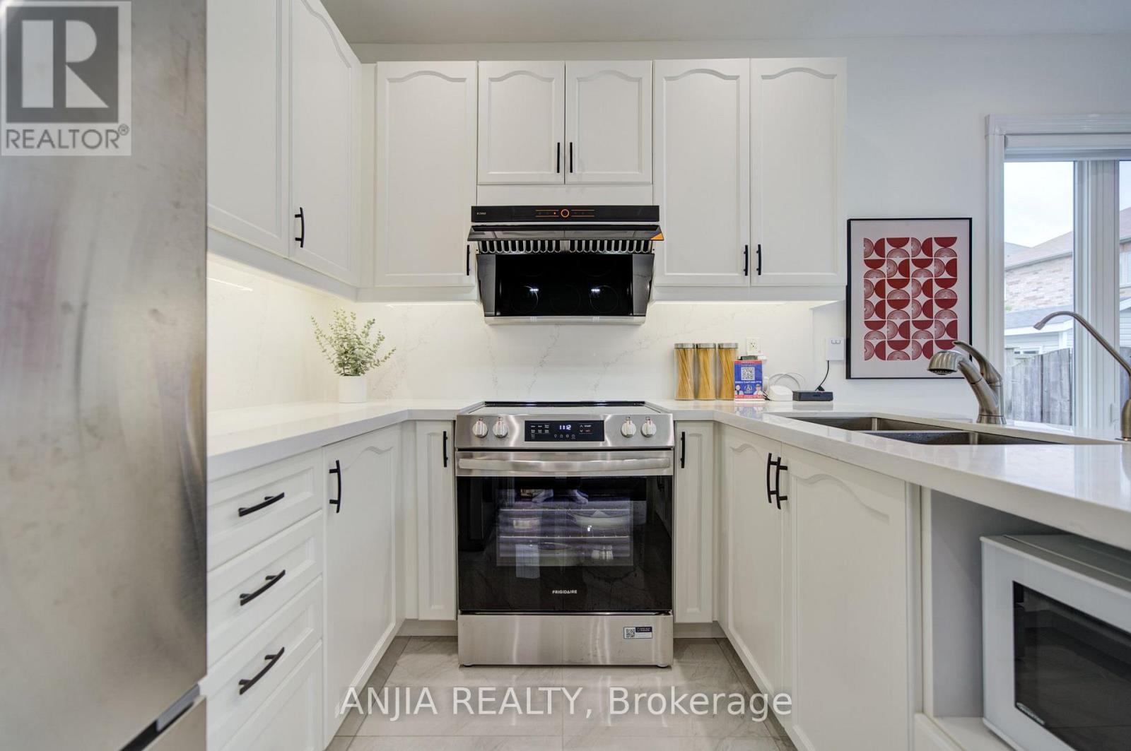 106 VERA LYNN CRESCENT - 16
