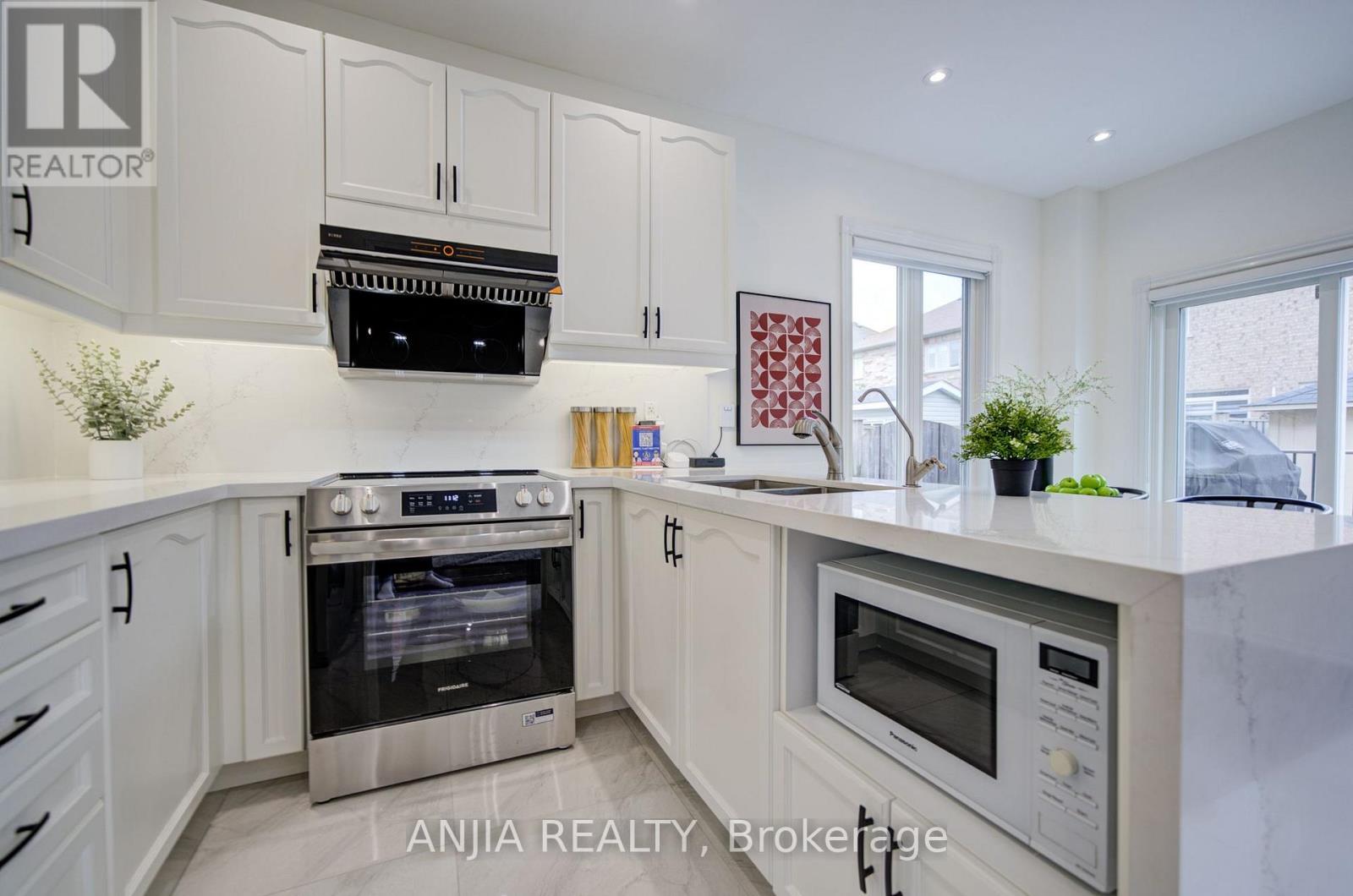 106 VERA LYNN CRESCENT - 17