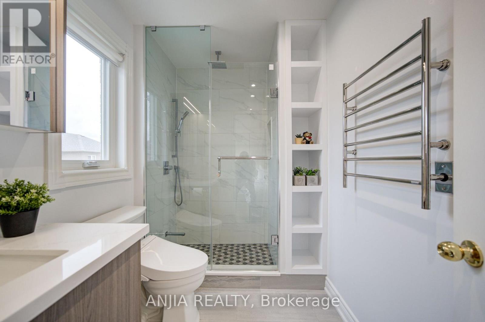 106 VERA LYNN CRESCENT - 24