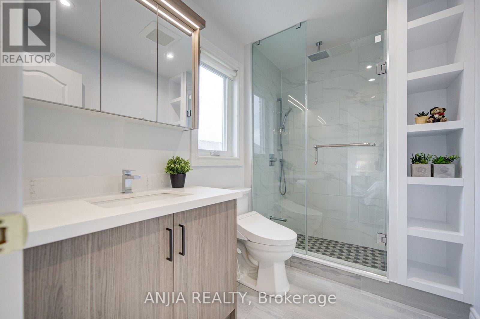 106 VERA LYNN CRESCENT - 25
