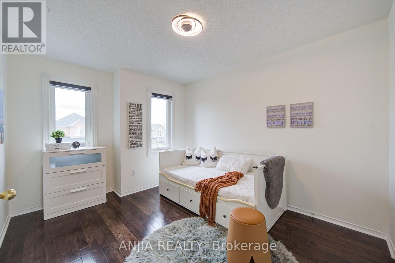 106 VERA LYNN CRESCENT - 28