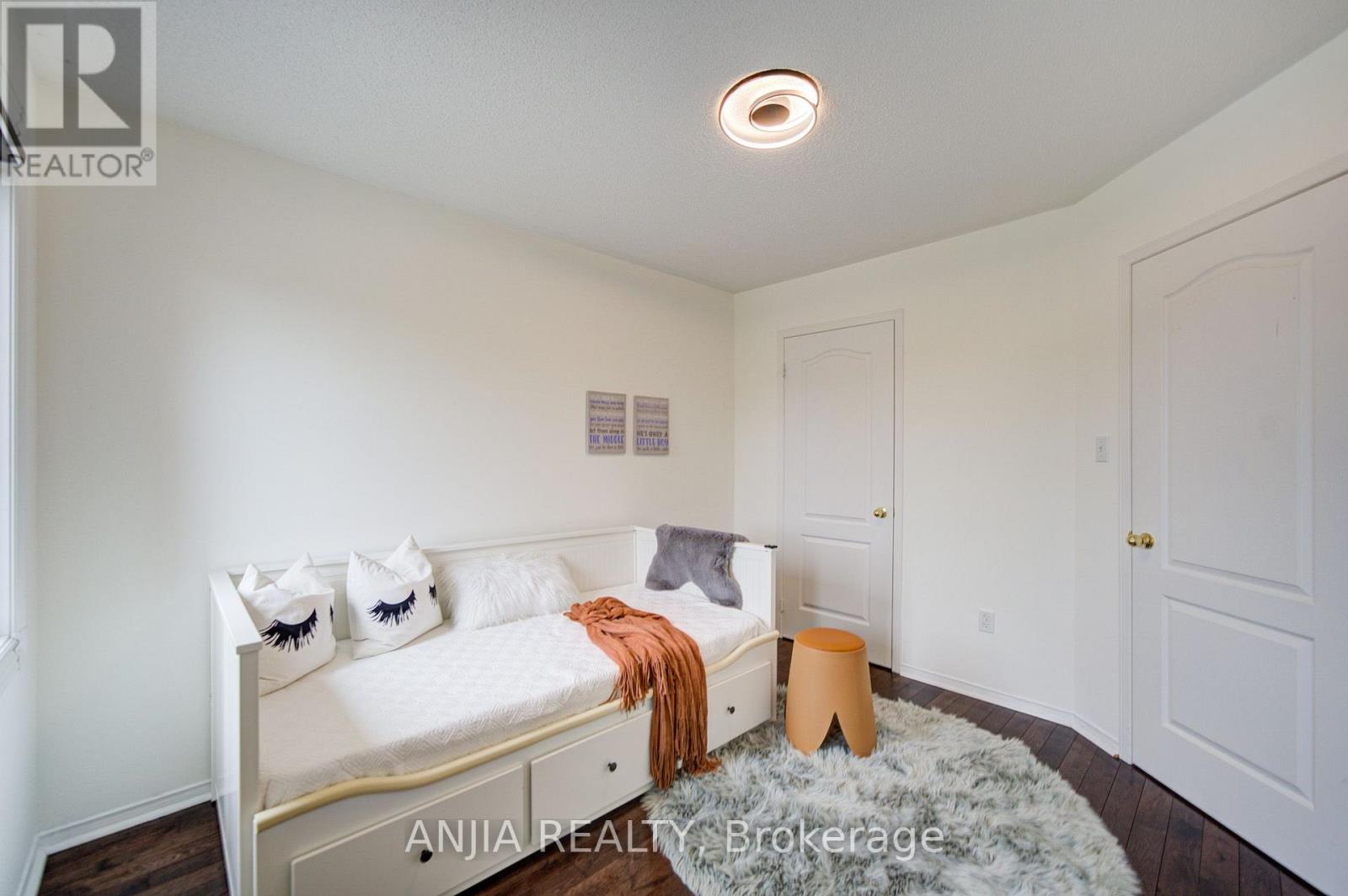 106 VERA LYNN CRESCENT - 29
