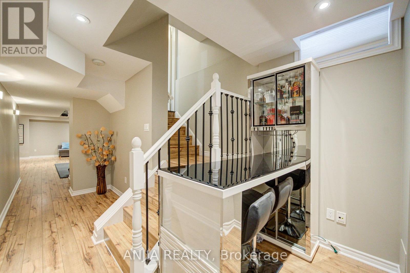 106 VERA LYNN CRESCENT - 33