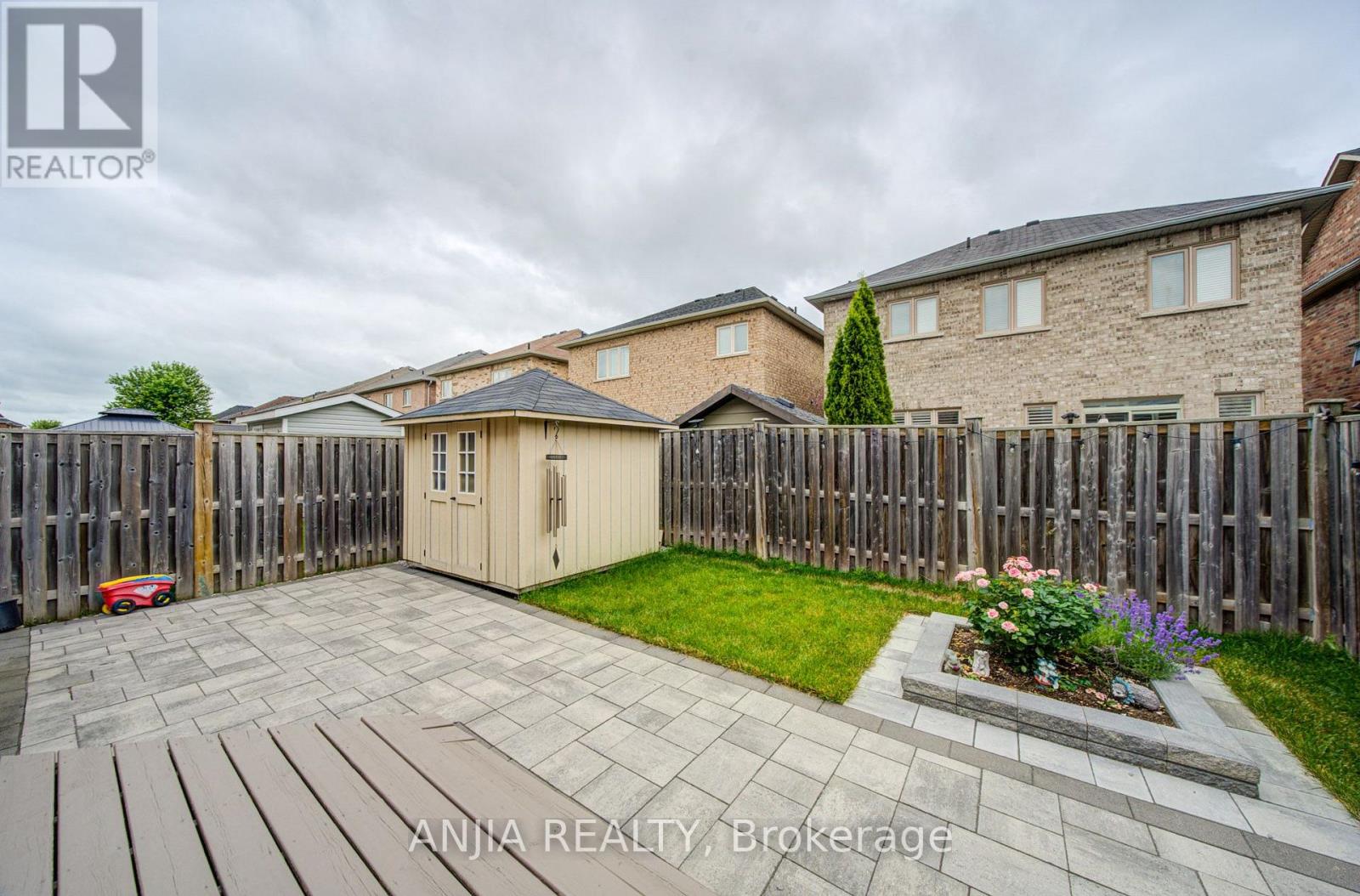 106 VERA LYNN CRESCENT - 39
