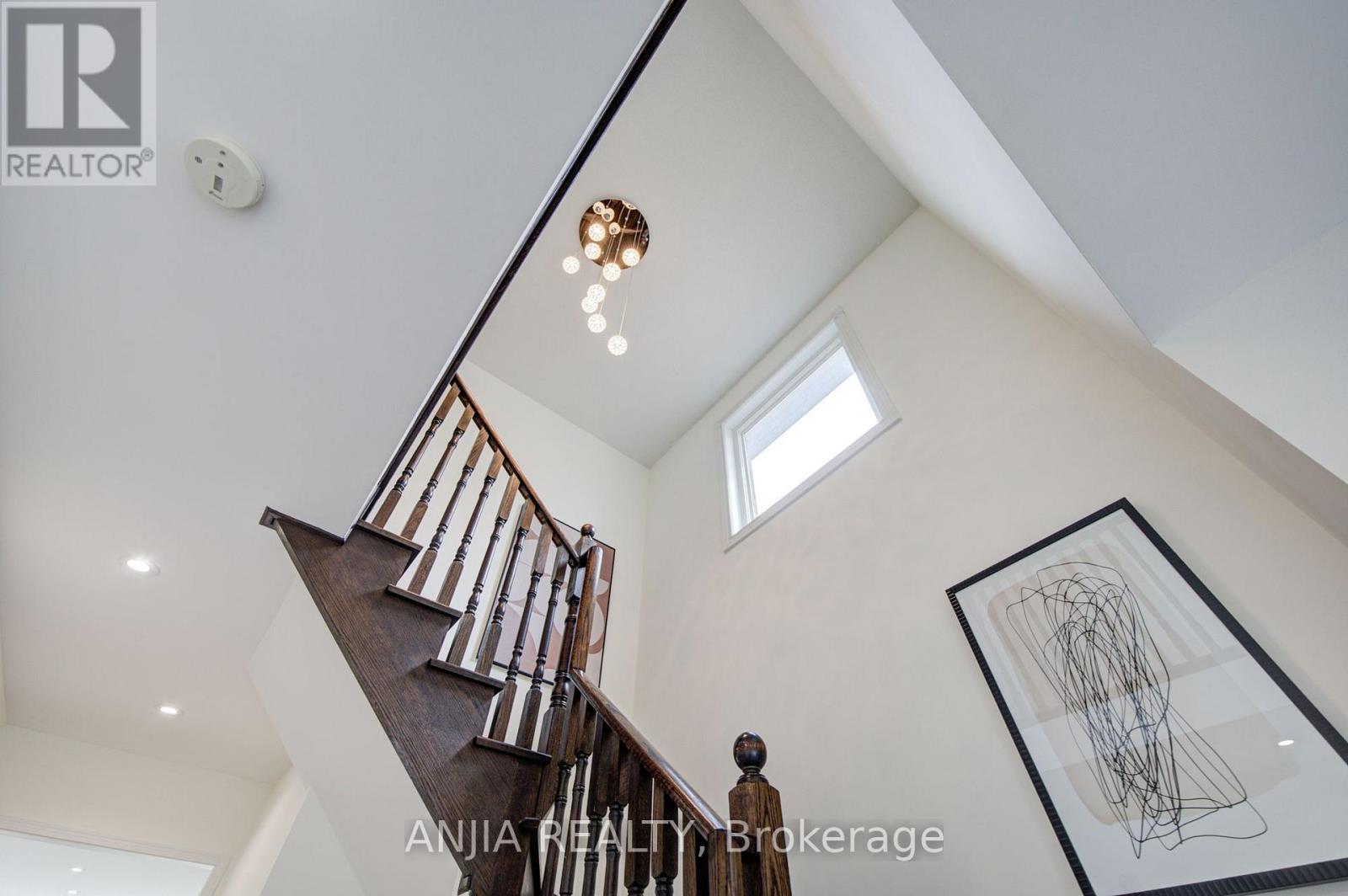 106 VERA LYNN CRESCENT - 4