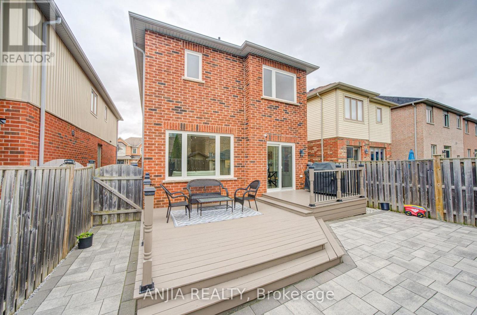 106 VERA LYNN CRESCENT - 40