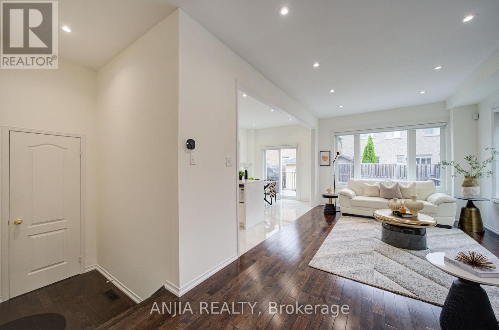106 VERA LYNN CRESCENT - 5