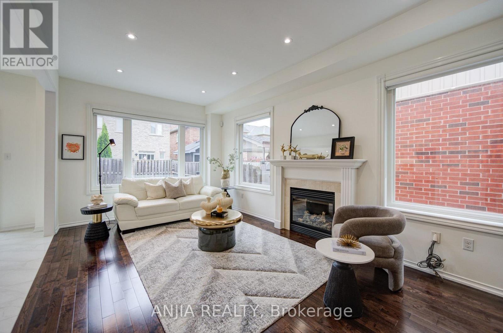 106 VERA LYNN CRESCENT - 6