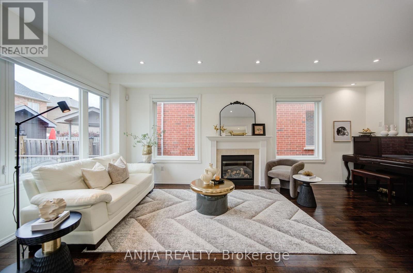 106 VERA LYNN CRESCENT - 7
