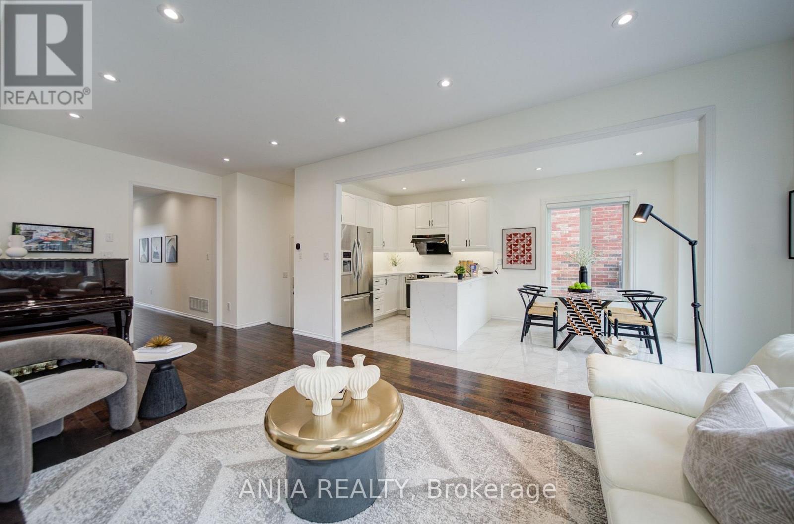 106 VERA LYNN CRESCENT - 9