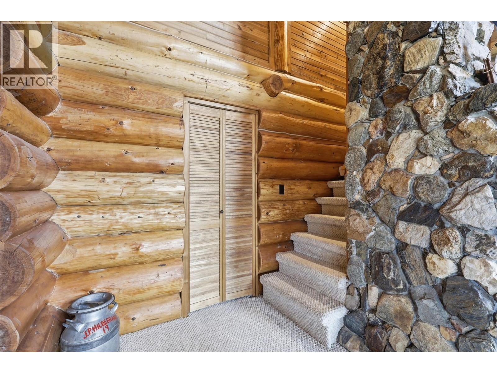 1135 CLEARVIEW Drive - 33