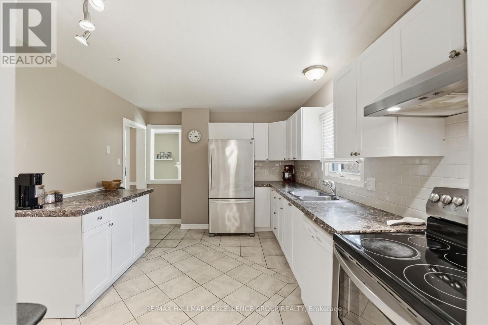6126 VINEYARD DRIVE, Ottawa. Luxury613. By Peter Sagos - Image 13