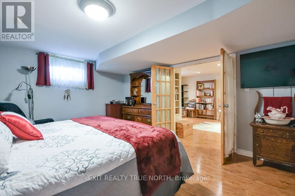 32 GRAHAM STREET - 24