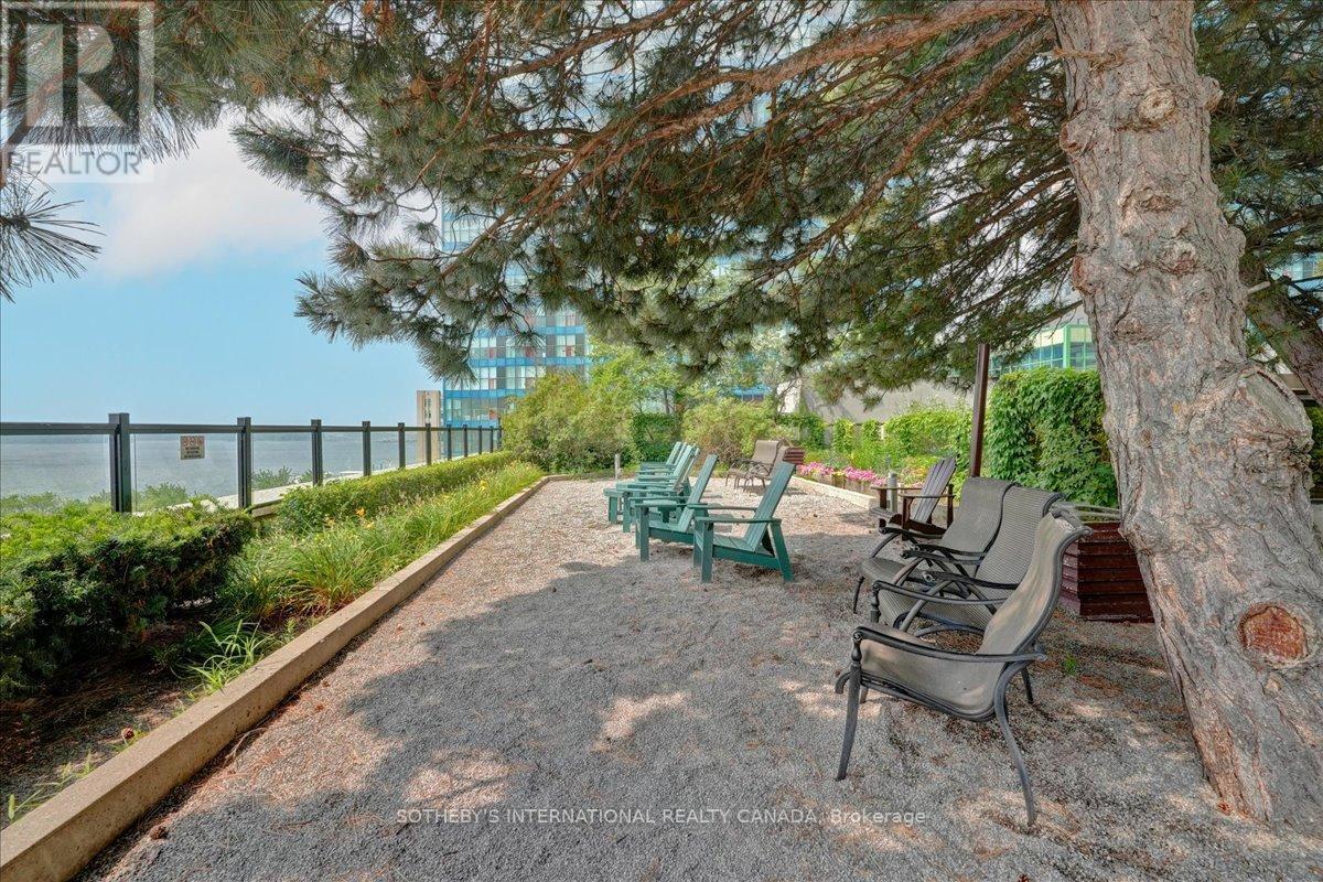 #1110 65 HARBOUR SQUARE - 35
