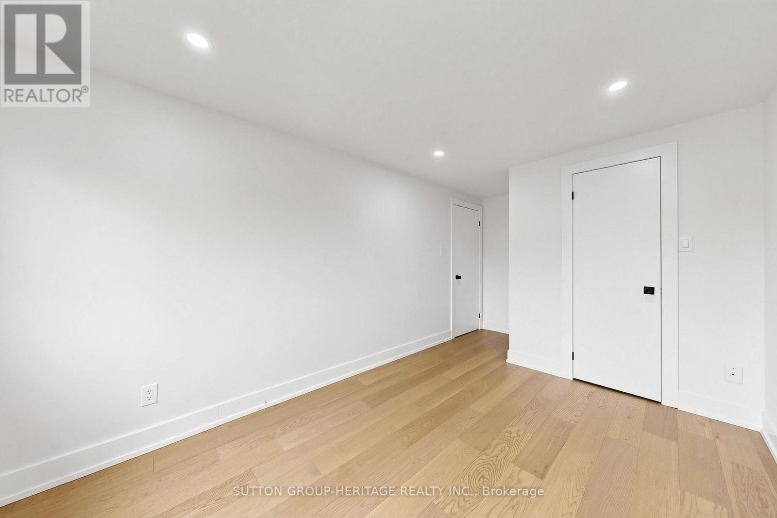 1 SHERWOOD STREET - 24