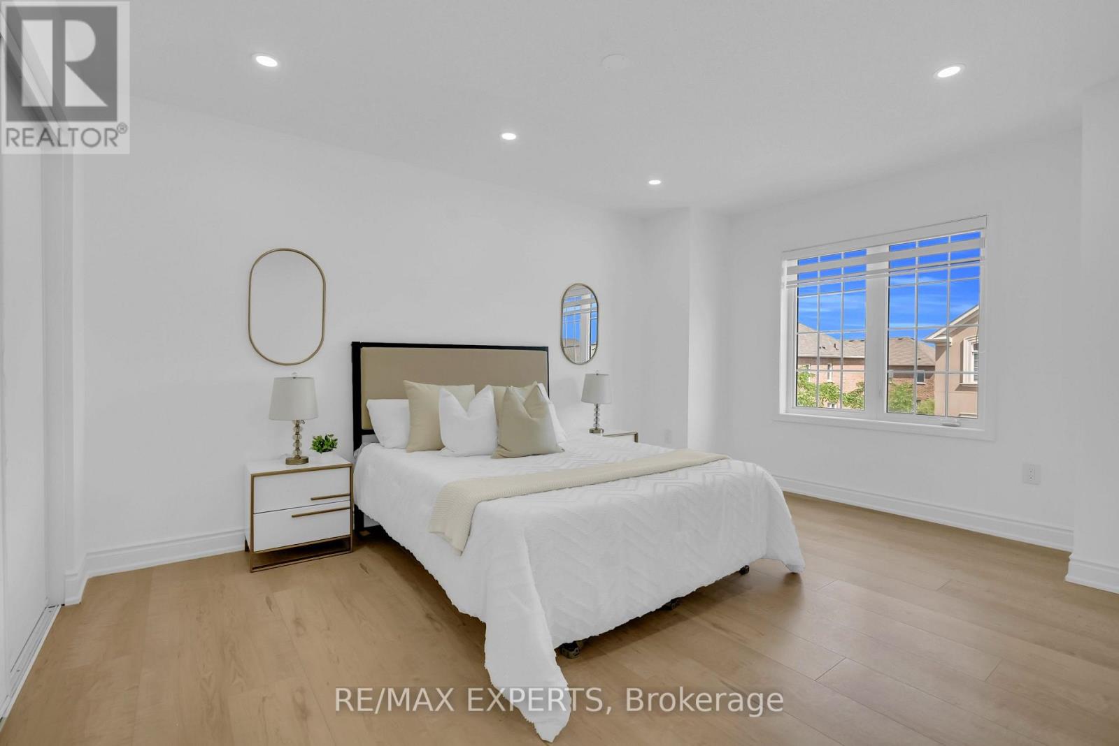 1253 DUIGNAN CRESCENT - 32