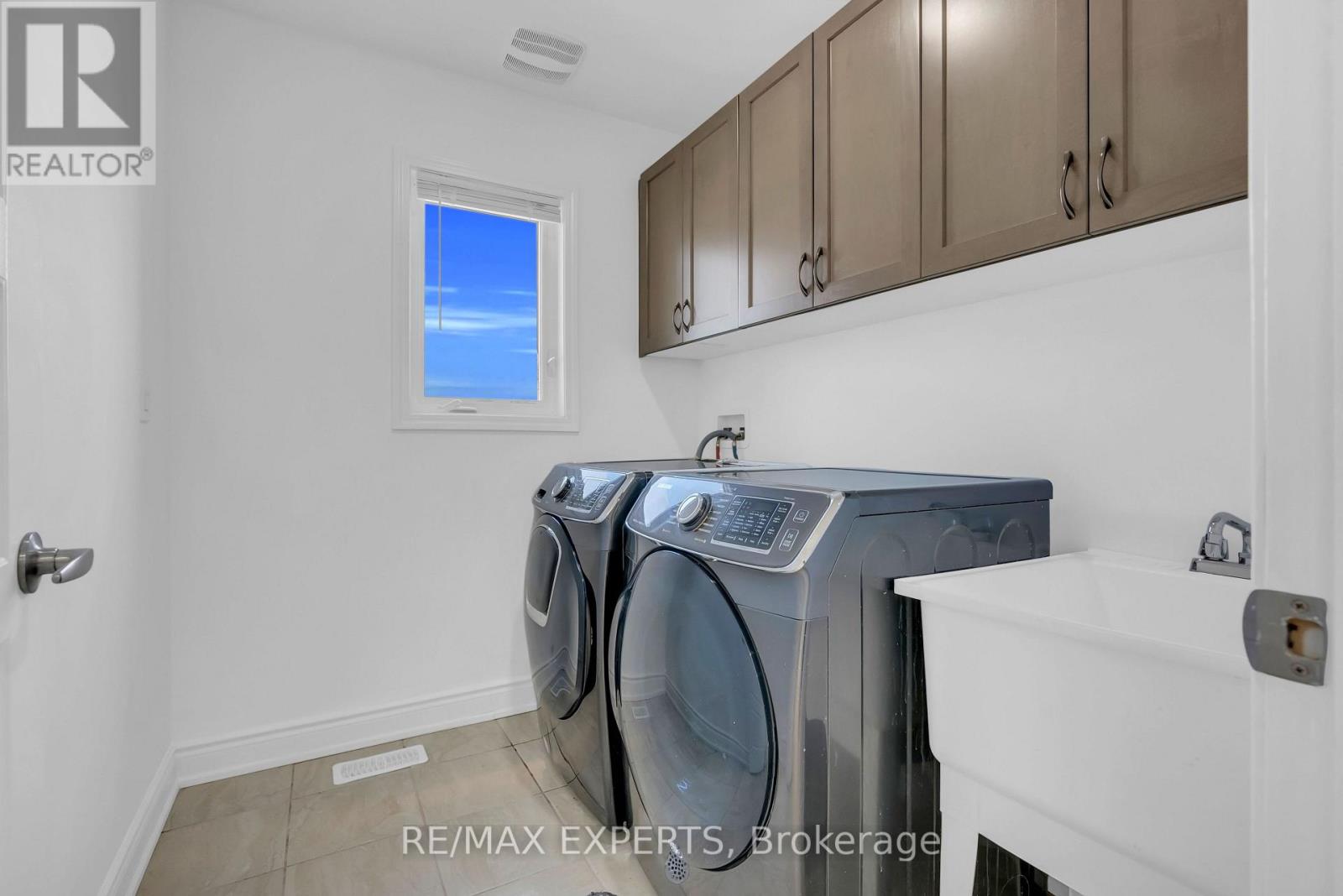1253 DUIGNAN CRESCENT - 35