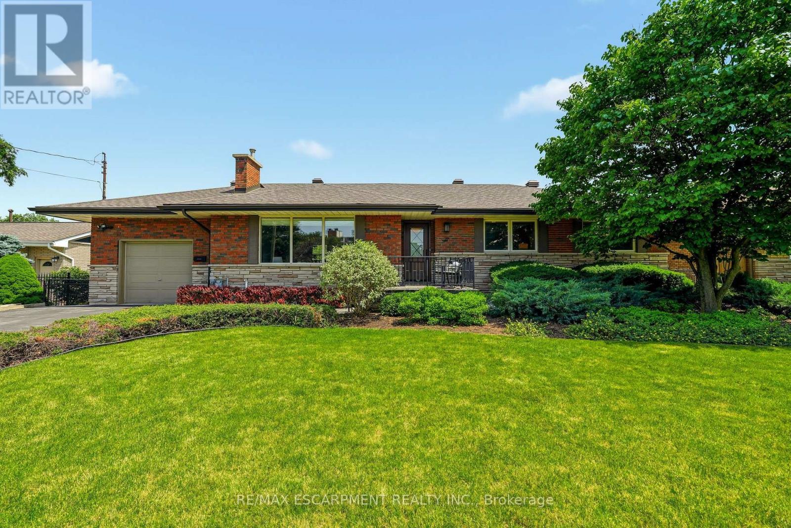 27 BRENTWOOD DRIVE - 1