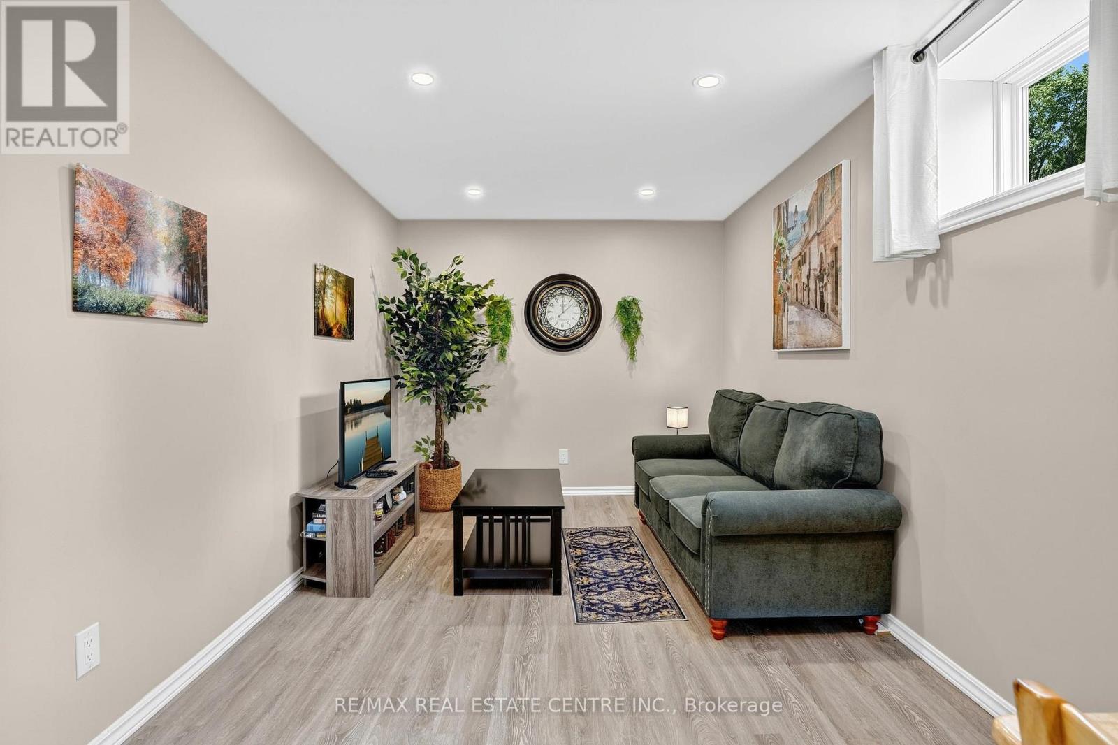 16 WILLIAMS DRIVE - 24