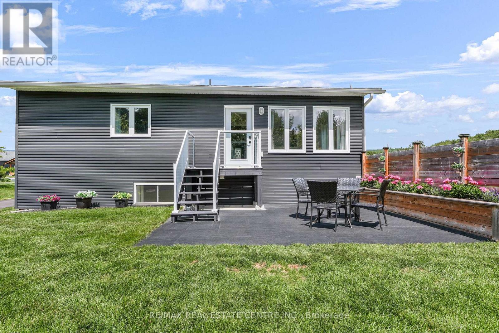 16 WILLIAMS DRIVE - 34