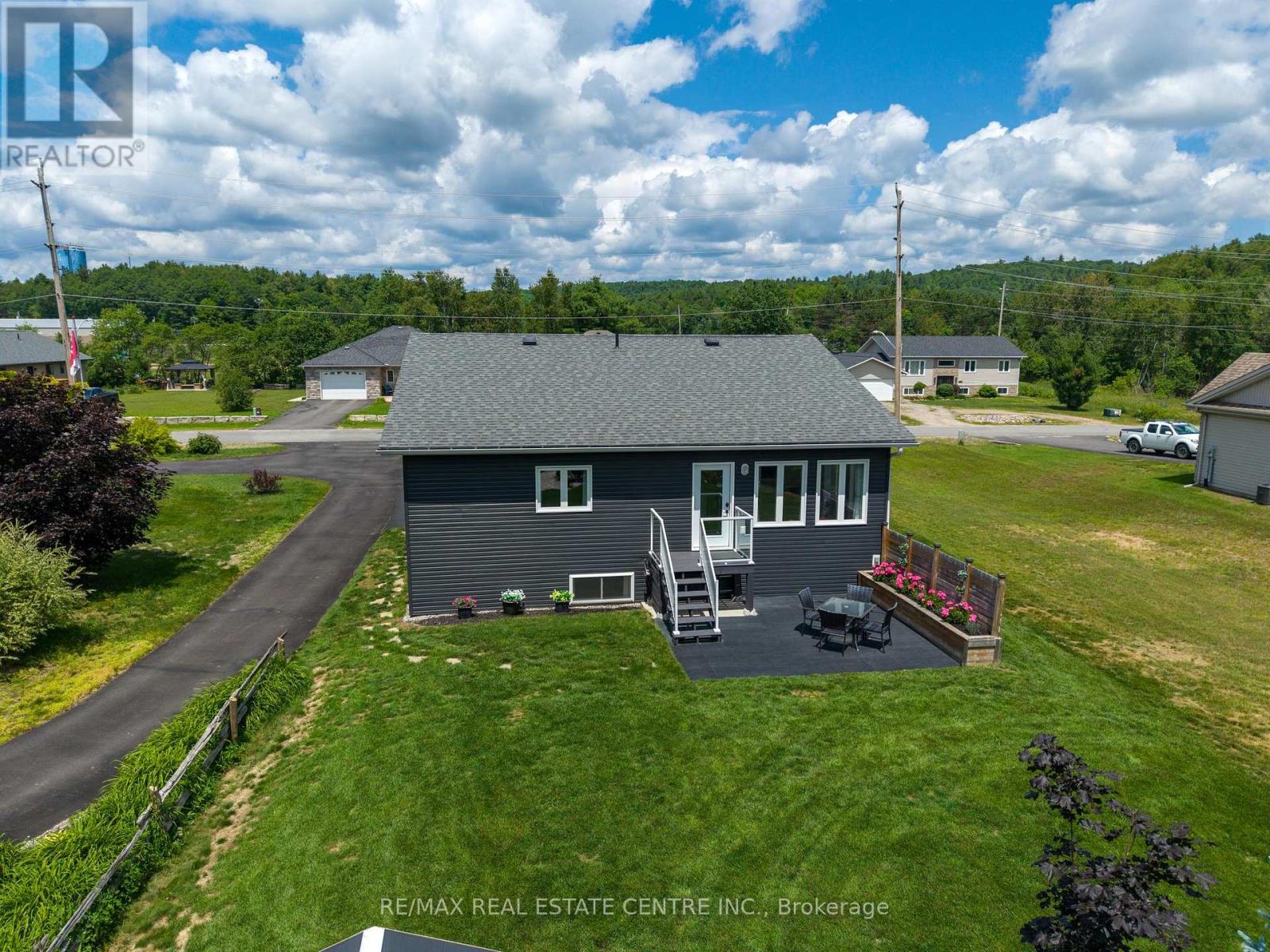 16 WILLIAMS DRIVE - 44