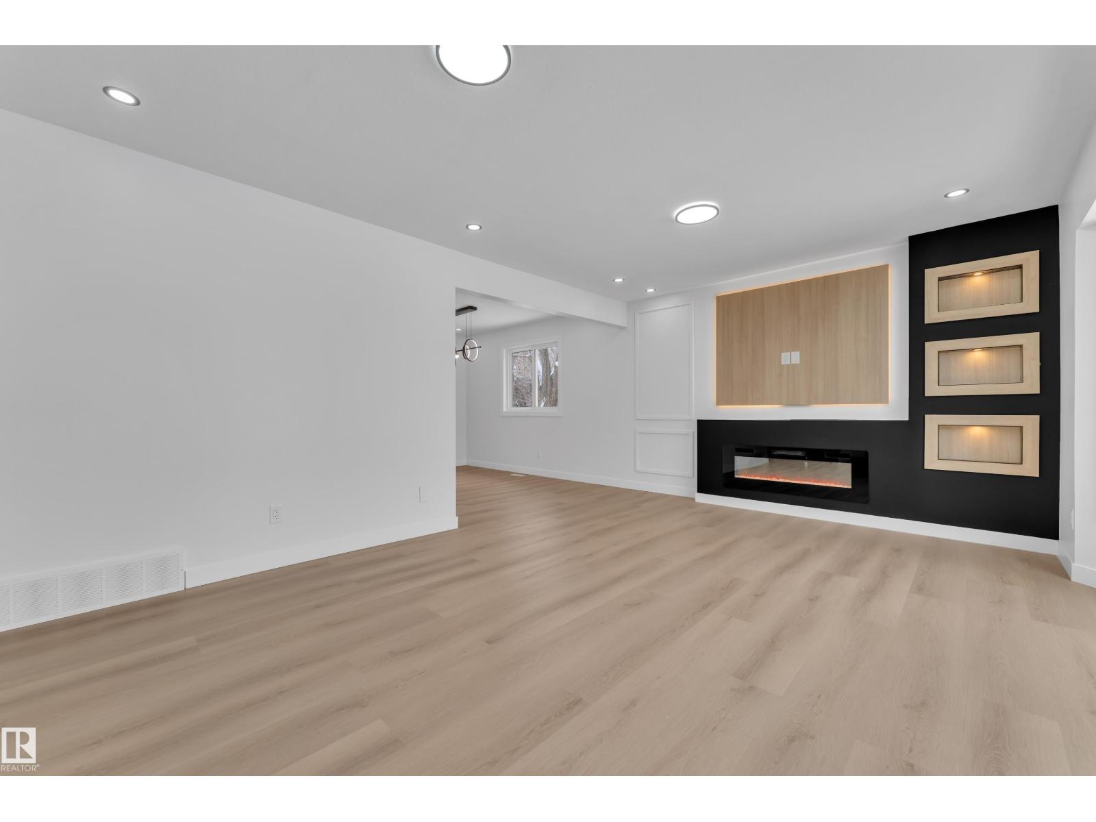 11615 24 AV NW - 5