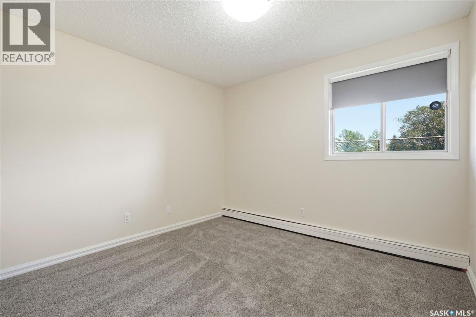 #105A 4040 8th STREET E - 10
