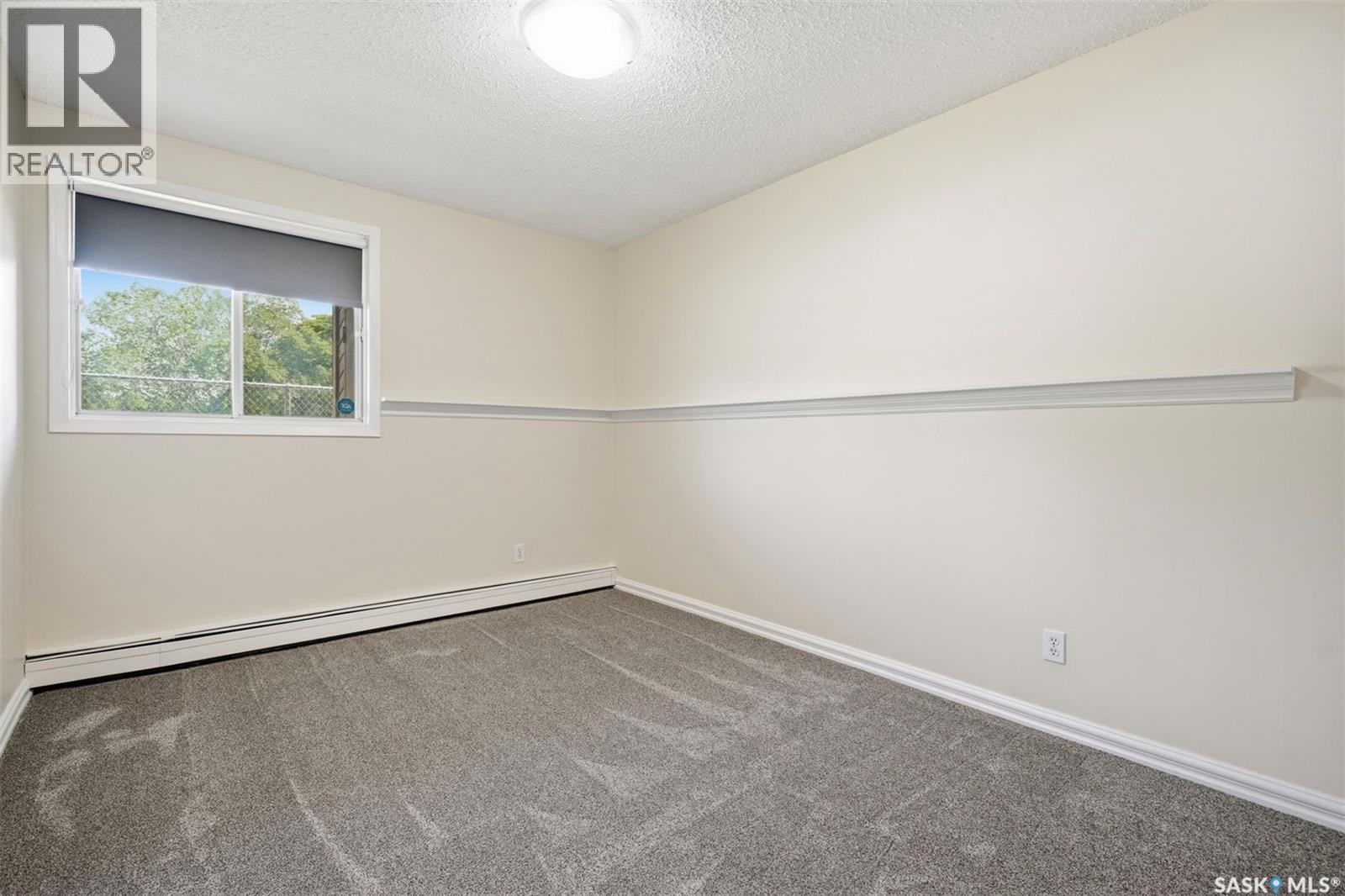 #105A 4040 8th STREET E - 11