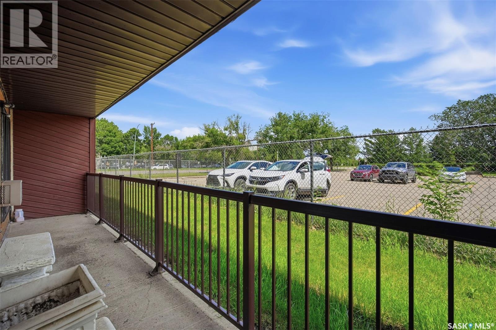#105A 4040 8th STREET E - 14