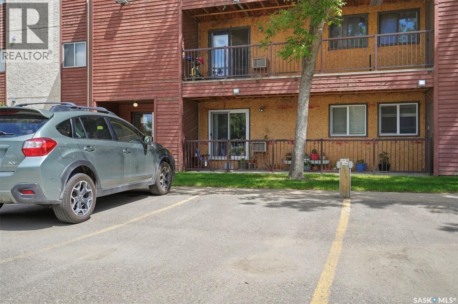 #105A 4040 8th STREET E - 16