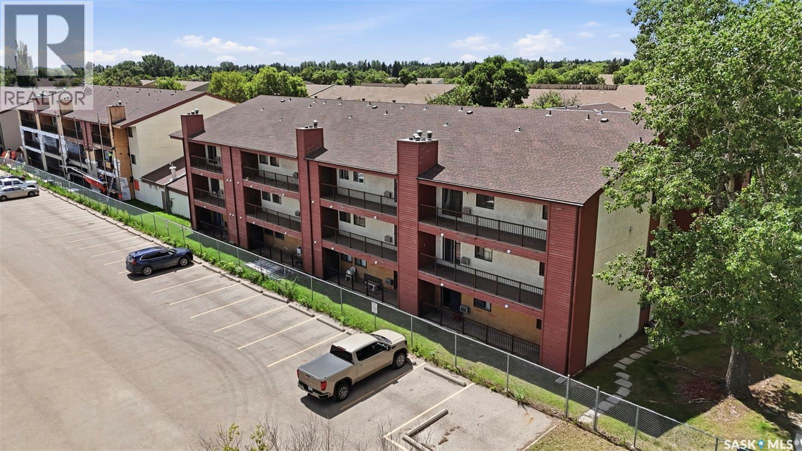 #105A 4040 8th STREET E - 23