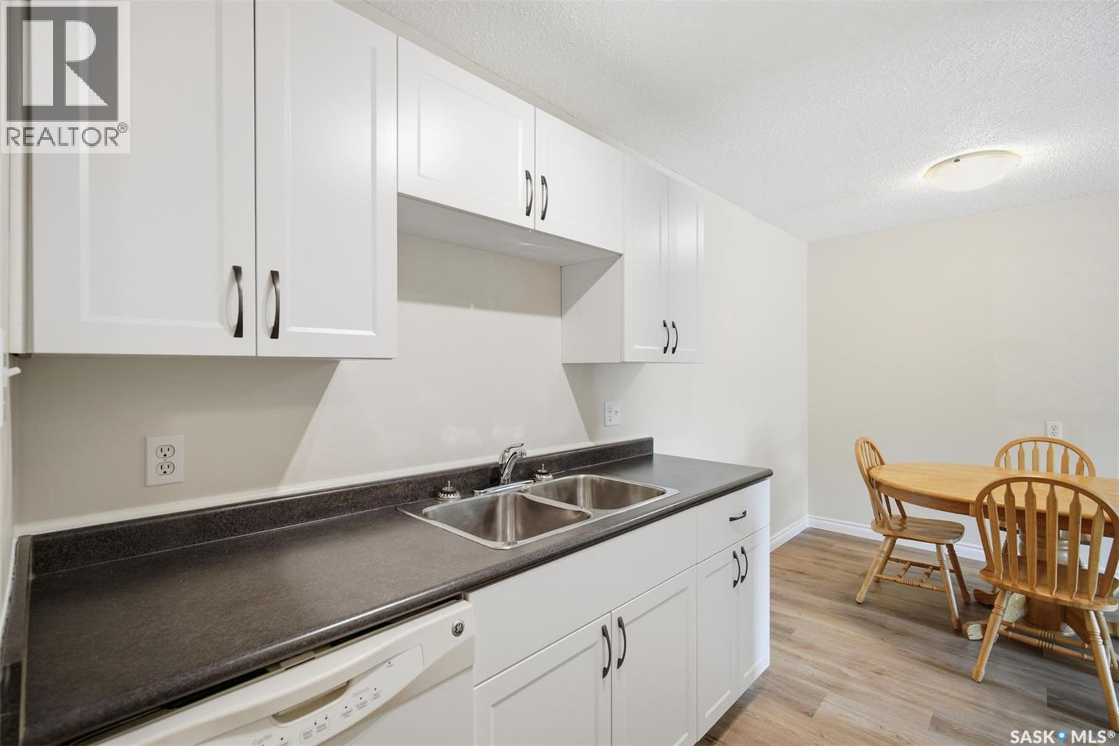 #105A 4040 8th STREET E - 4
