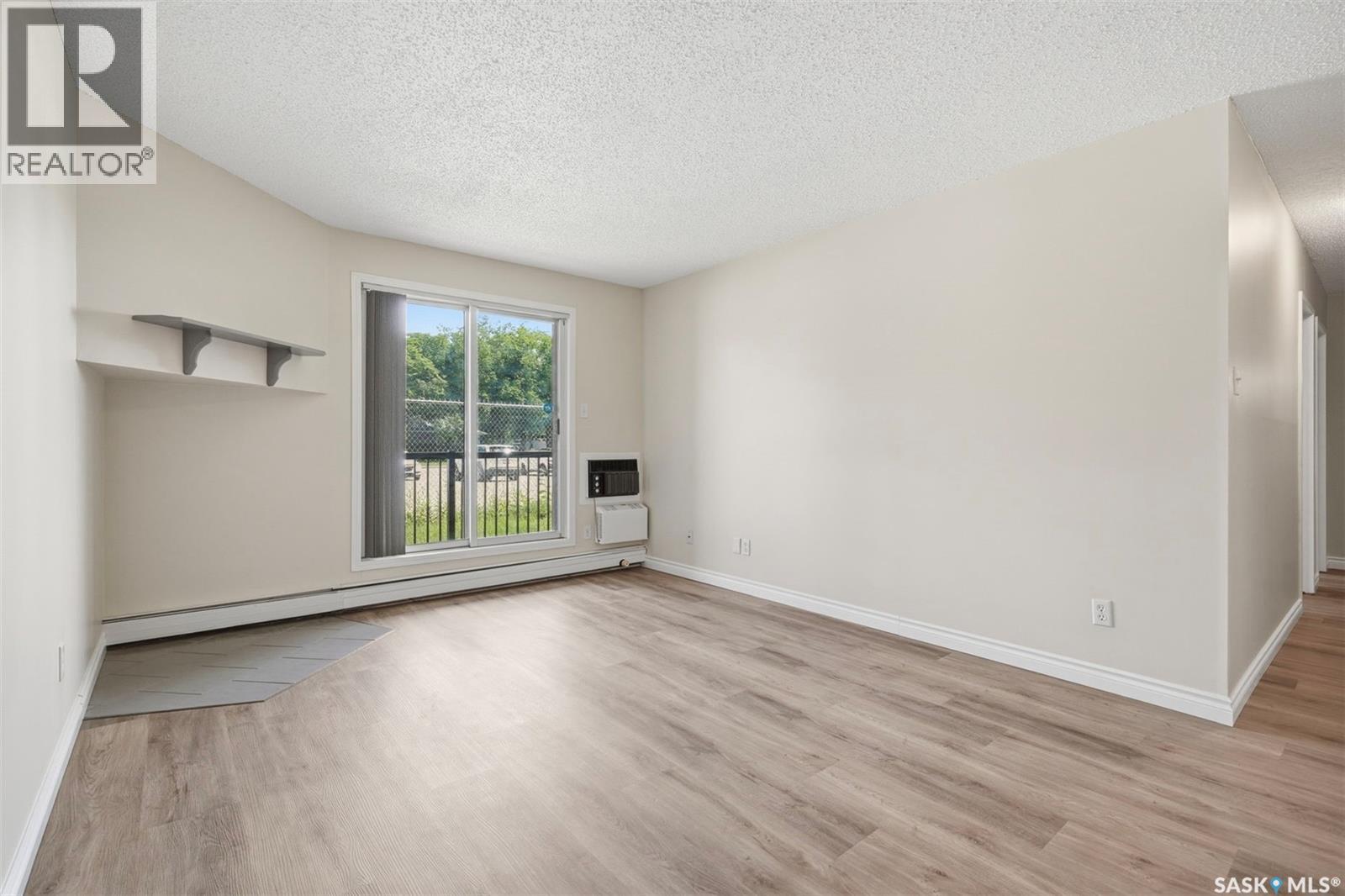 #105A 4040 8th STREET E - 6