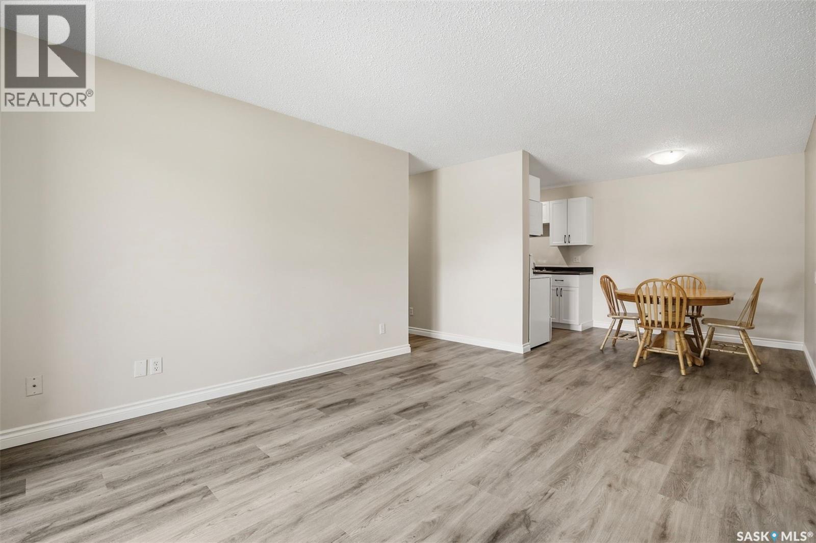 #105A 4040 8th STREET E - 7