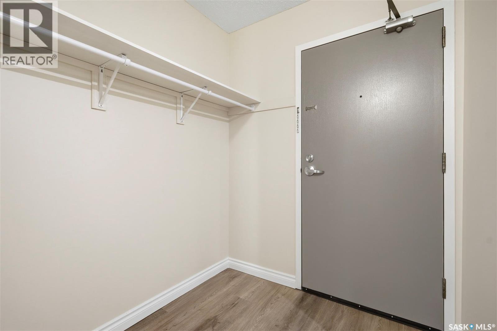 #105A 4040 8th STREET E - 9