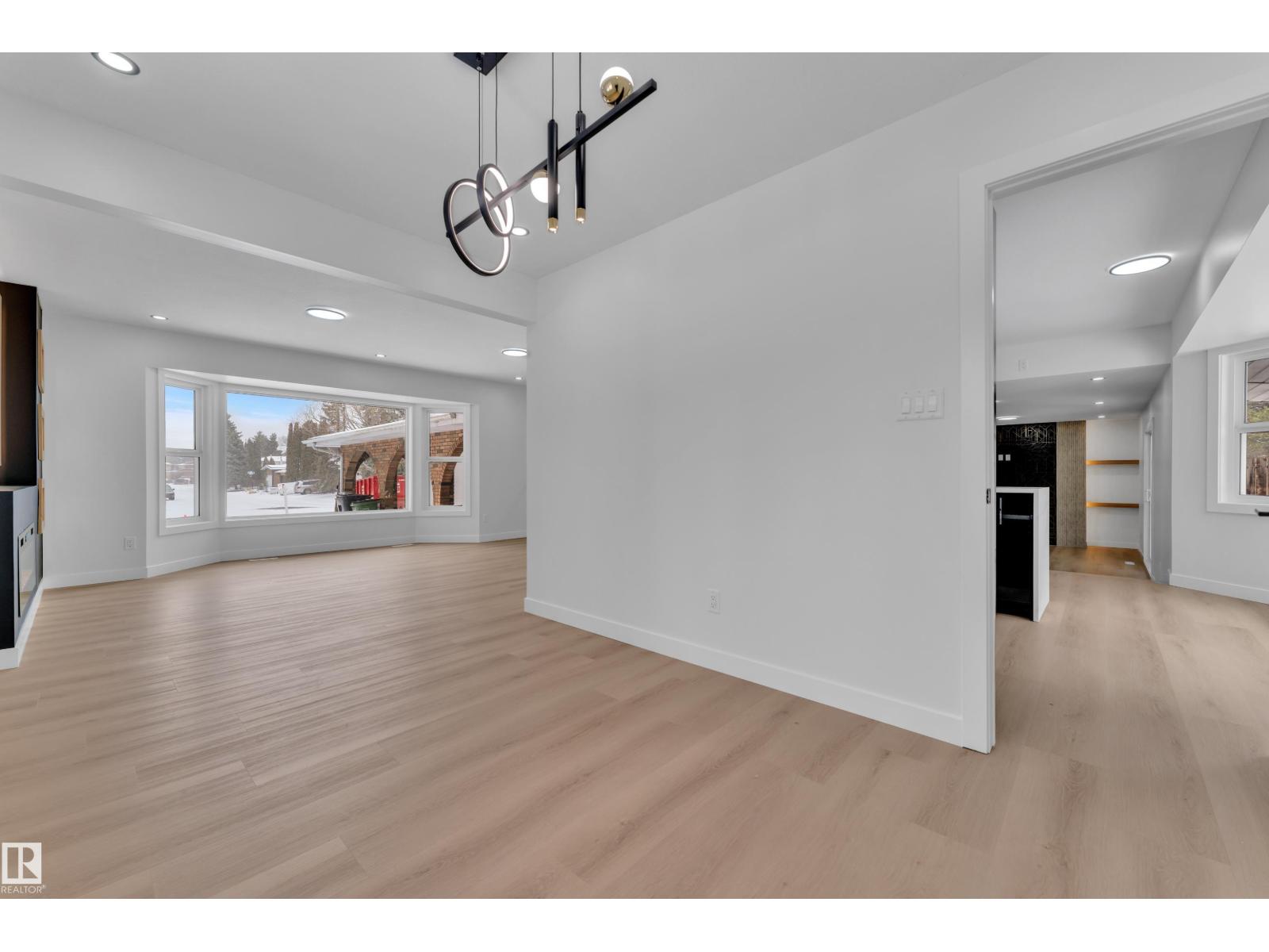 11615 24 AV NW - 9