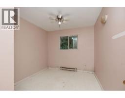 5754 Trout Lake Road, Halfmoon Bay, BC V7Z1H1 Photo 15
