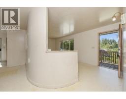 5754 Trout Lake Road, Halfmoon Bay, BC V7Z1H1 Photo 10