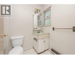 5754 Trout Lake Road, Halfmoon Bay, BC V7Z1H1 Photo 7