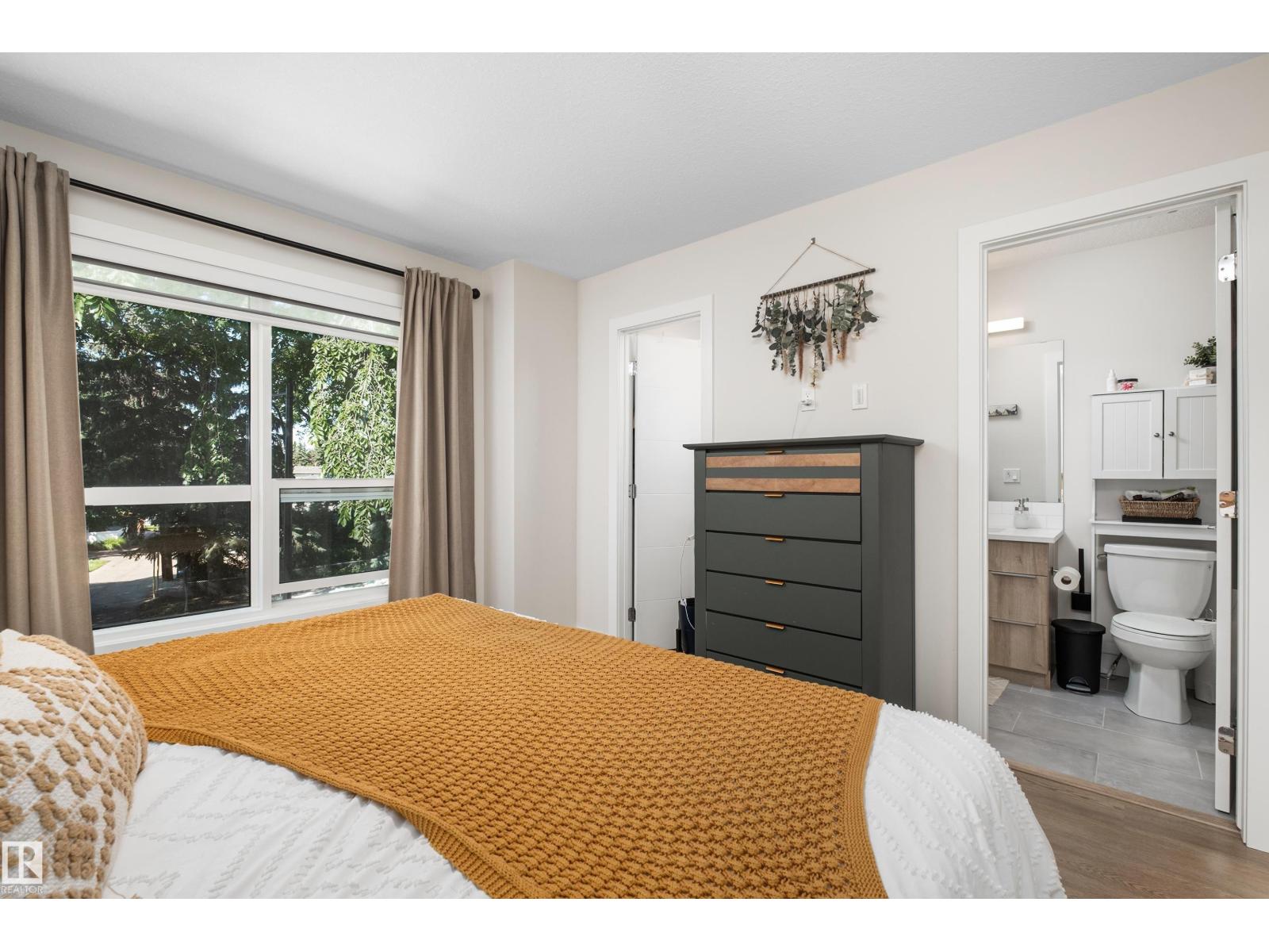 11013 75 ST NW - 24