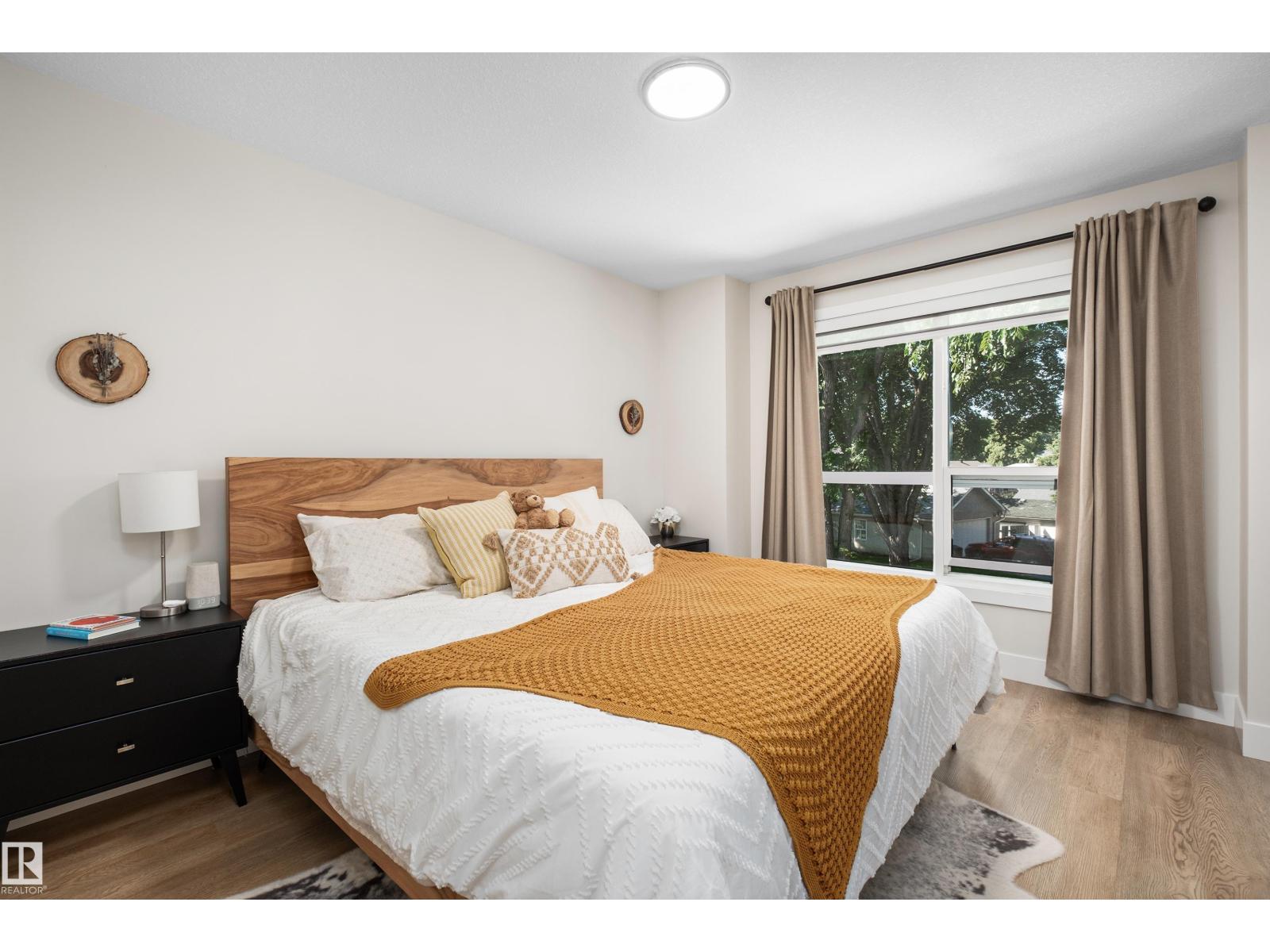 11013 75 ST NW - 23