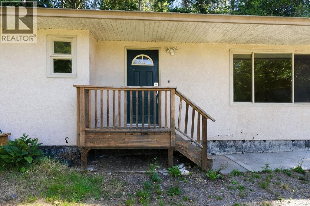 5754 TROUT LAKE ROAD, Halfmoon Bay — photo 2