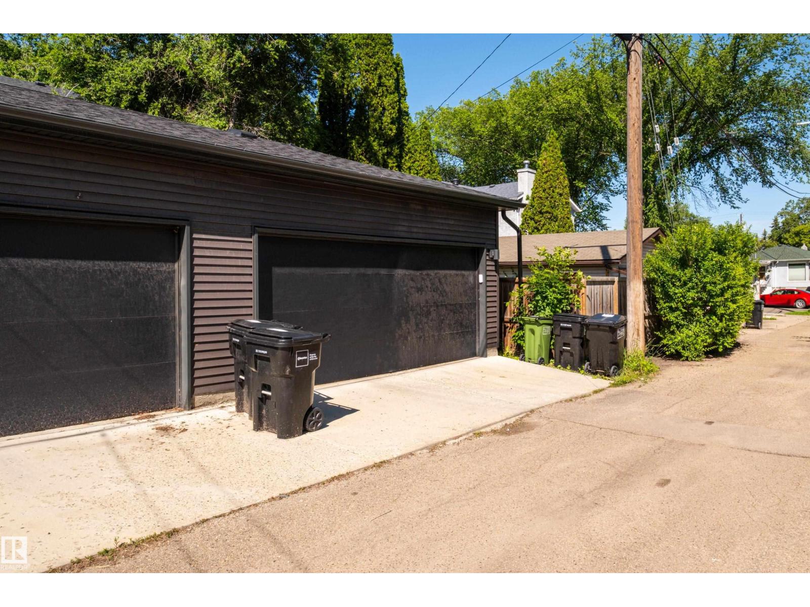 11013 75 ST NW - 54