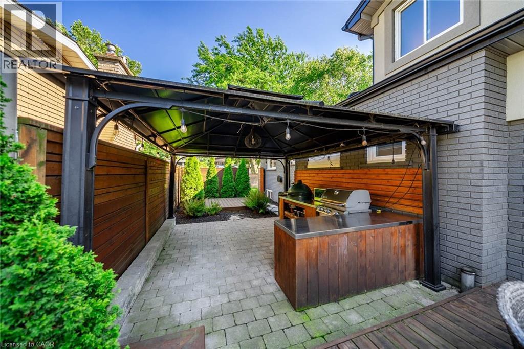 134 FAIRWOOD Place W - Image 40