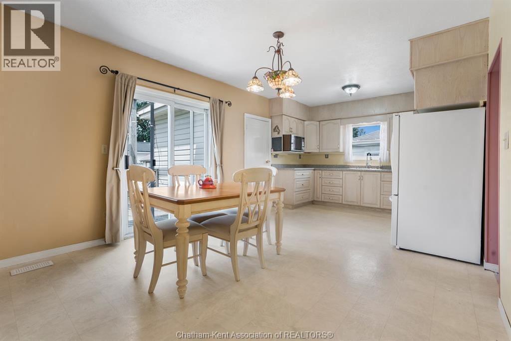 43 OXLEY DRIVE - 12