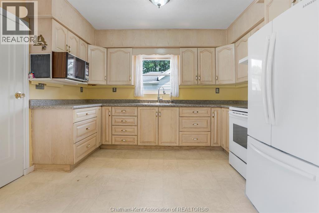 43 OXLEY DRIVE - 14