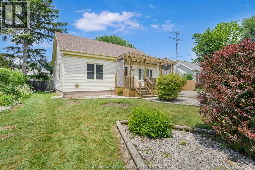 43 OXLEY DRIVE - 2